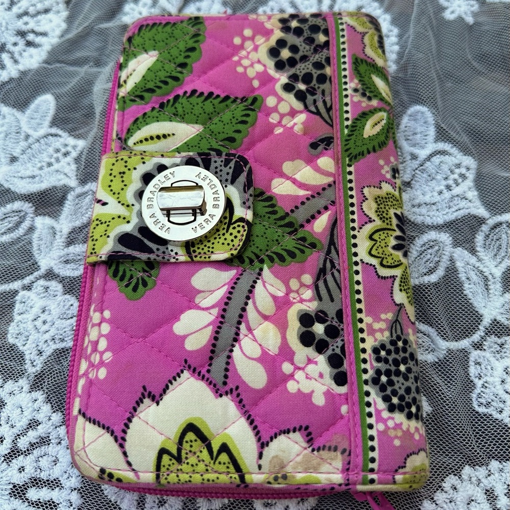 NWOT Small Vera Bradley turnlock wallet in Pricilla Pink